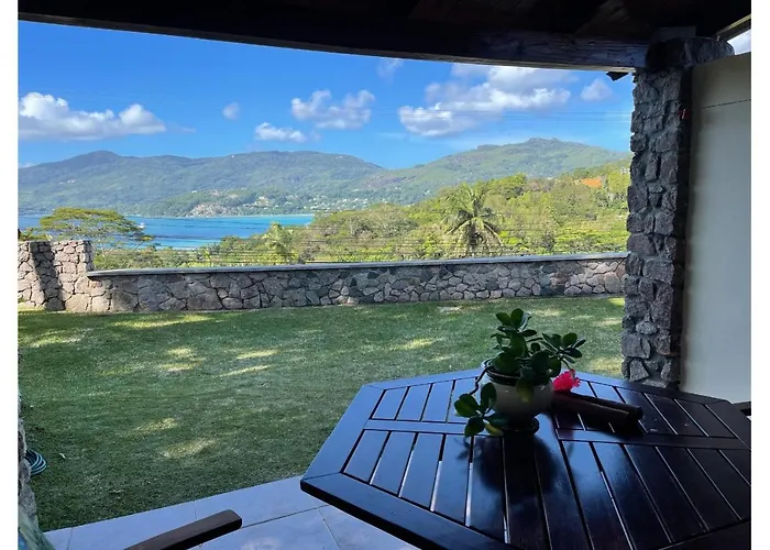 Anse Soleil Baie Lazare (Mahe)